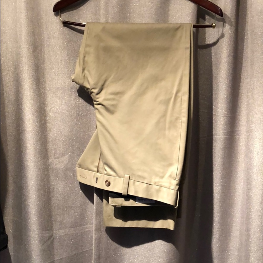 Flat front Nordstrom Chinos in perfect condition!